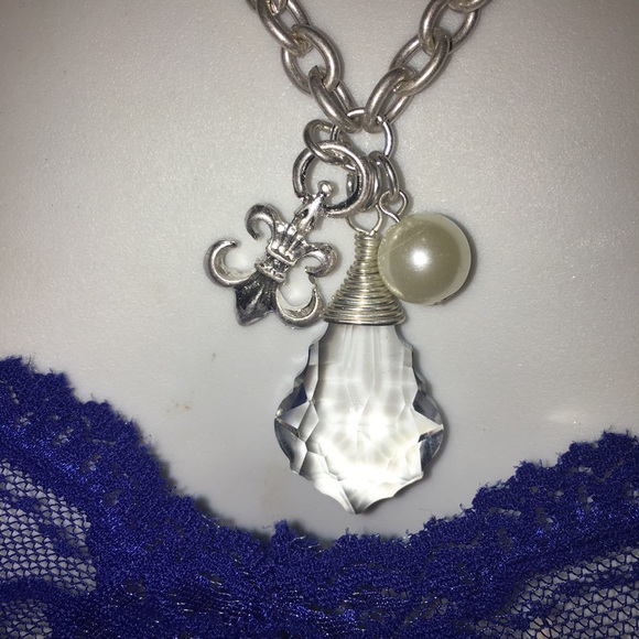 🆕Gorgeous crystal charm necklace NWT - Picture 1 of 6